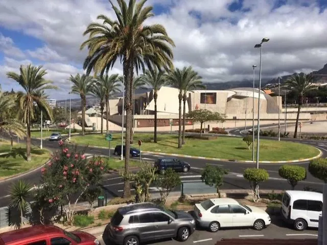 Contacten van Avenida V Centenario